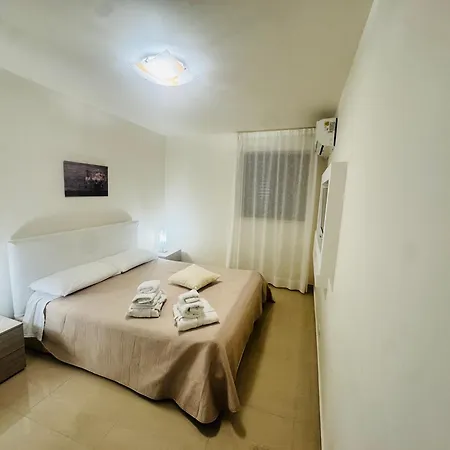 Farahome Aci Trezza