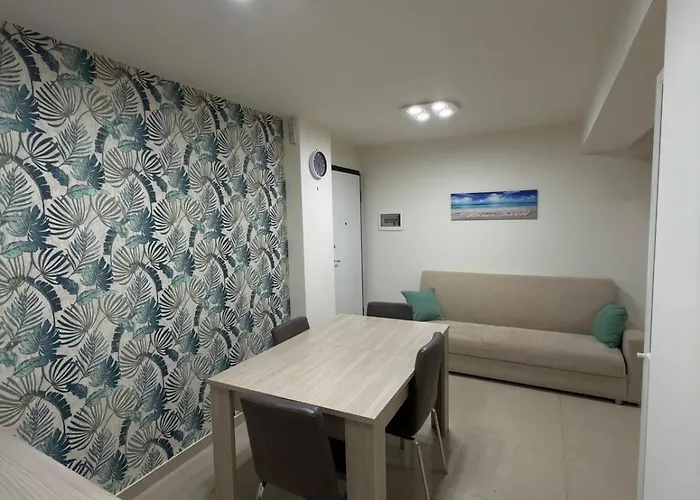 Farahome Aci Trezza