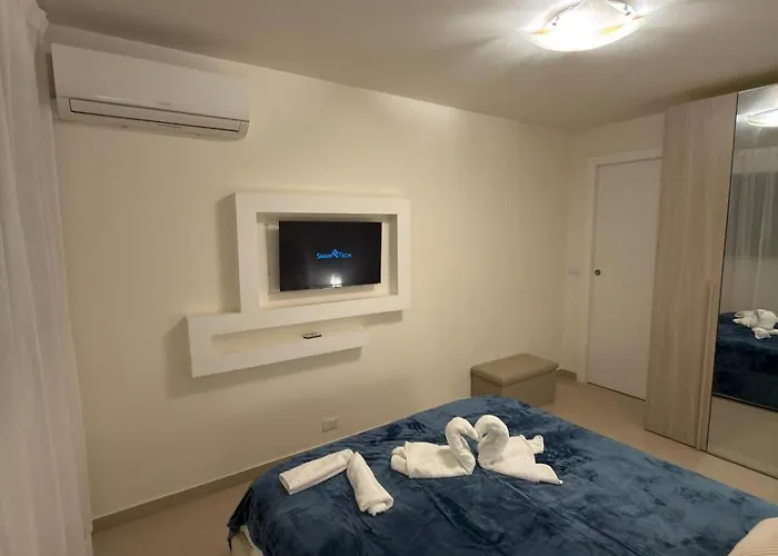 Farahome Aci Trezza